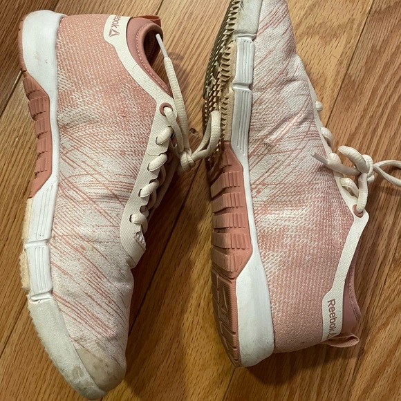 Reebok pink and white sneakers - Picture 2 of 7